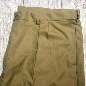 HAGGAR Cool 18 Pro Golf Shorts Mens 42 Khaki Expandable Waist 4 Way‎ Stretch